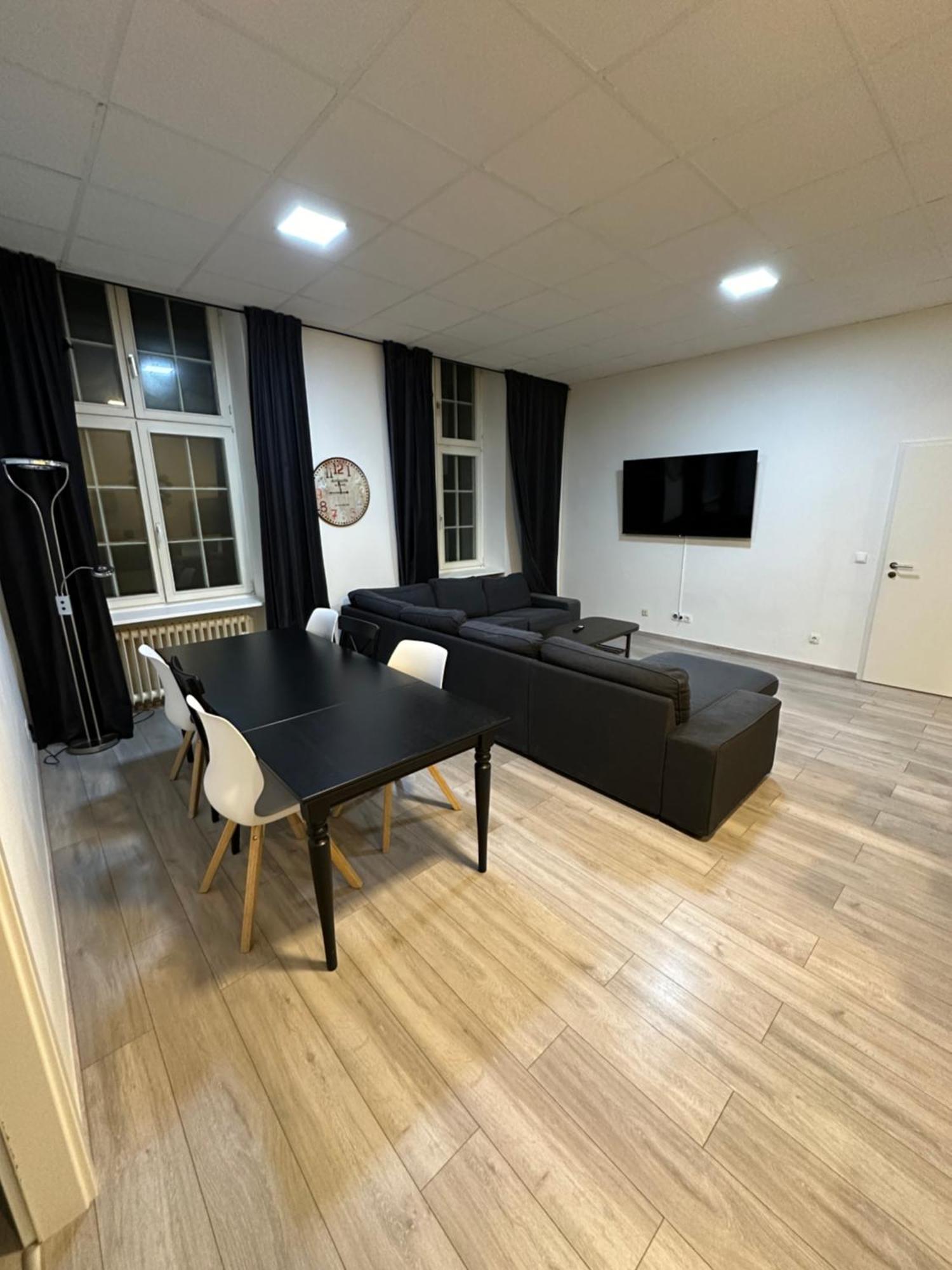 Viersen Schoene Apartments Am Duelkener Bahnhof Bagian luar foto